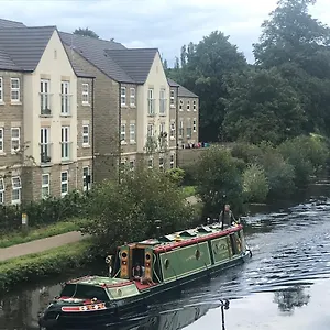 Canal View Bradford (West Yorkshire)
